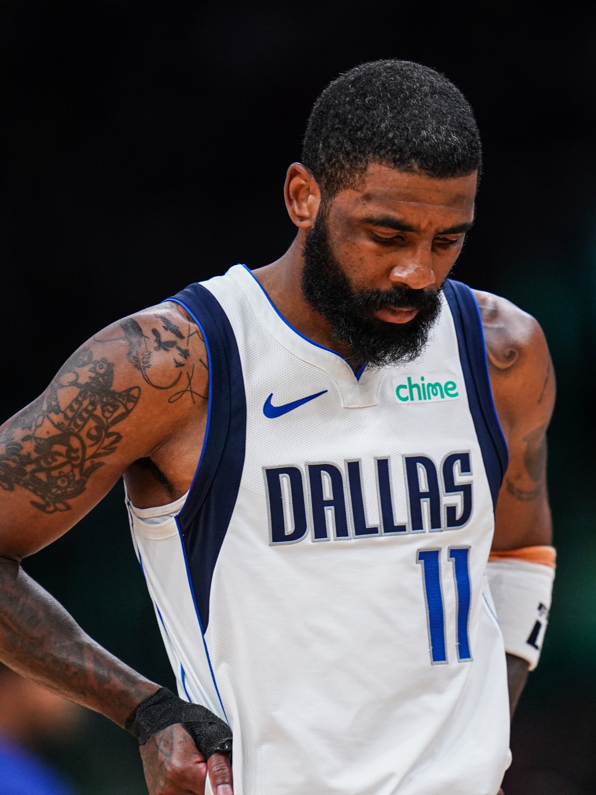 篮网观众热烈欢呼！，东契奇迎来十二赛季出色发挥全场沸腾不已