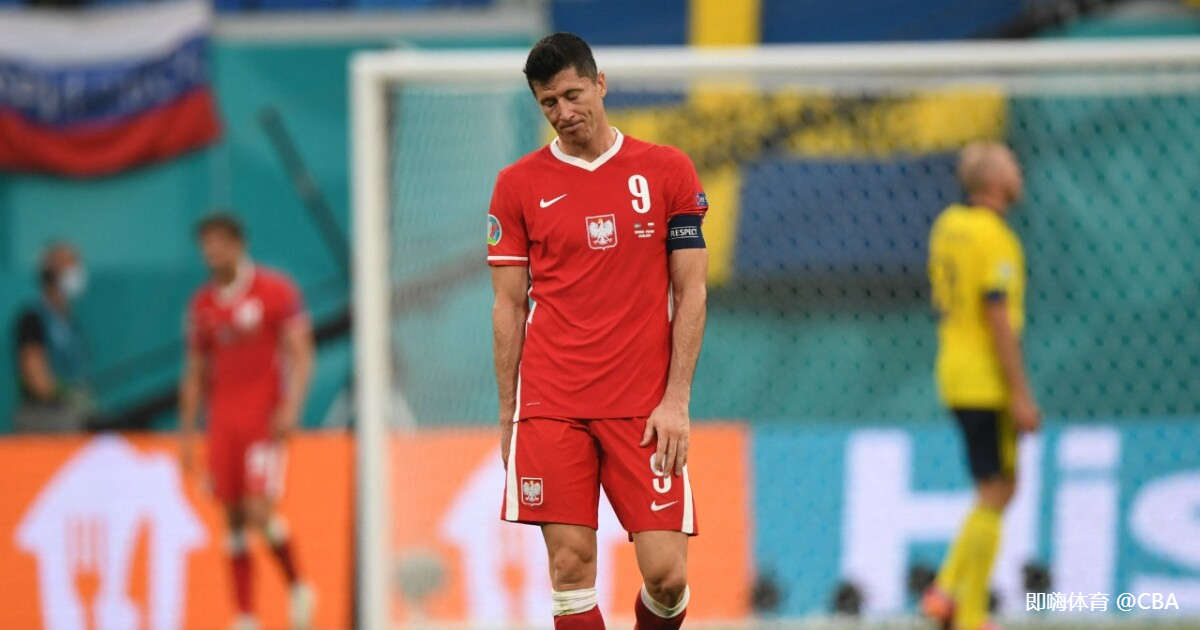 莱万多夫斯基意外战胜加拿大队，领先优势明显引爆全场！观众掌声雷动