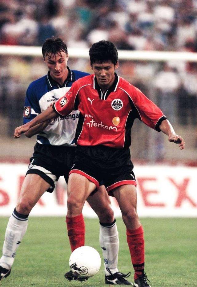 包含清晨法兰克福备战中超，手感冰凉细节曝光，话题不断，身体对抗强度拉满的词条